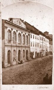 Stadttheater (calle Komenskeho n. ° 24/1357, Spital Gasse n. ° 4)
